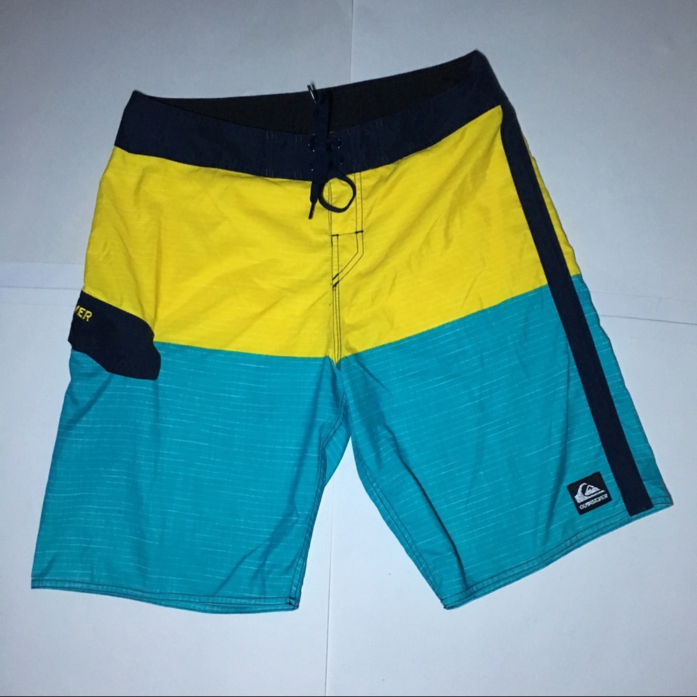 Quicksilver board shorts size 32